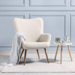Chaise bouclette Meublissime associée à une ambiance cocooning avec une couverture, mettant en avant le confort et l’élégance dans un intérieur raffiné.