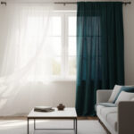 découvrez comment associer harmonieusement des rideaux différents sur une même tringle pour créer un effet déco unique et personnalisé dans votre intérieur.