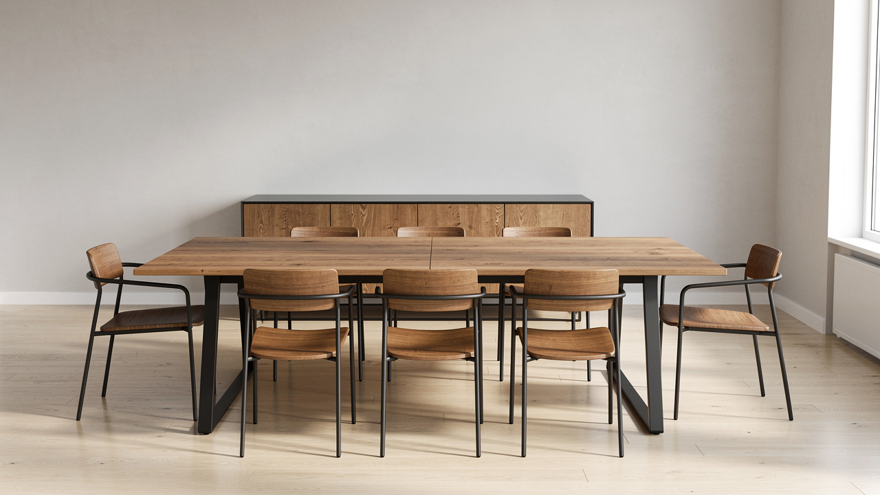 Pièce contemporaine présentant une table rectangulaire extensible en bois et métal, huit chaises et un buffet discret, avec deux configurations visuelles de la table.